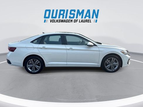 Used 2024 Volkswagen Jetta SE w/ Panoramic Sunroof Package FWD image 9