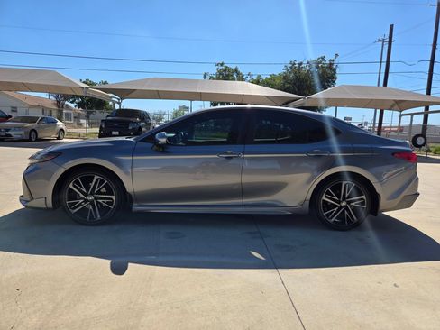 Used 2025 Toyota Camry XSE FWD image 4