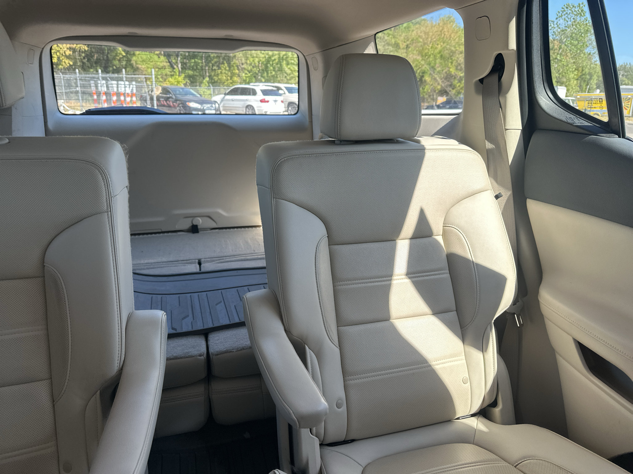Used 2020 GMC Acadia Denali w/ Technology Package FWD image 14
