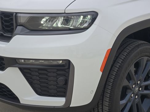 New 2026 Jeep Grand Cherokee Limited AWD/4WD image 7