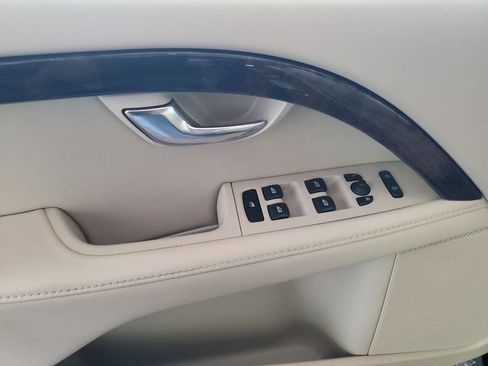 Used 2016 Volvo XC70 T5 Platinum w/ Climate Package image 10