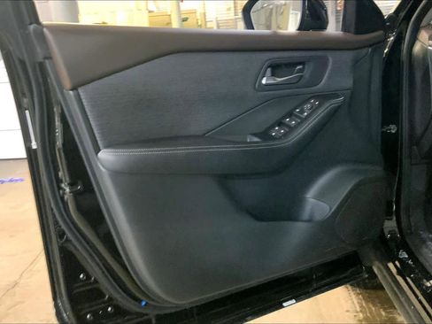 Used 2023 Nissan Rogue SV image 22