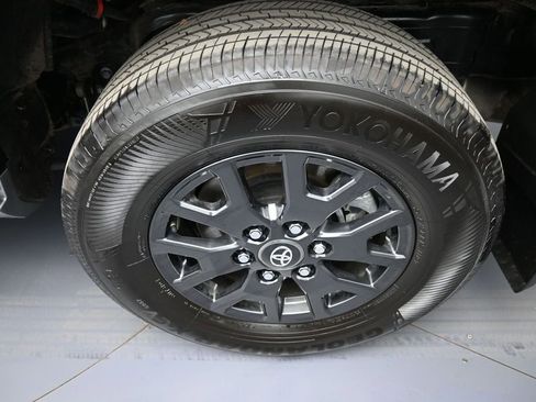 New 2026 Toyota 4Runner SR5 AWD/4WD image 15