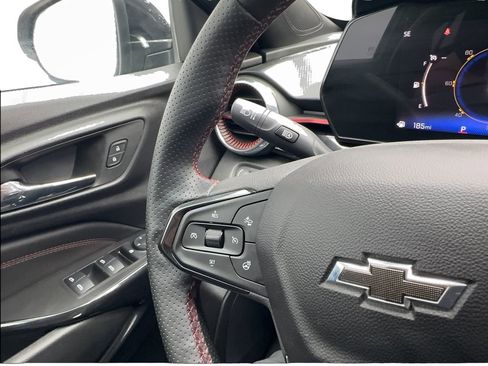 Used 2025 Chevrolet Trax RS w/ Sunroof Package image 44