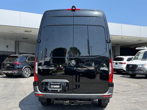 Used 2024 Mercedes-Benz Sprinter 2500 image 9