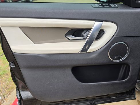 Used 2020 Land Rover Discovery Sport SE R-Dynamic image 28