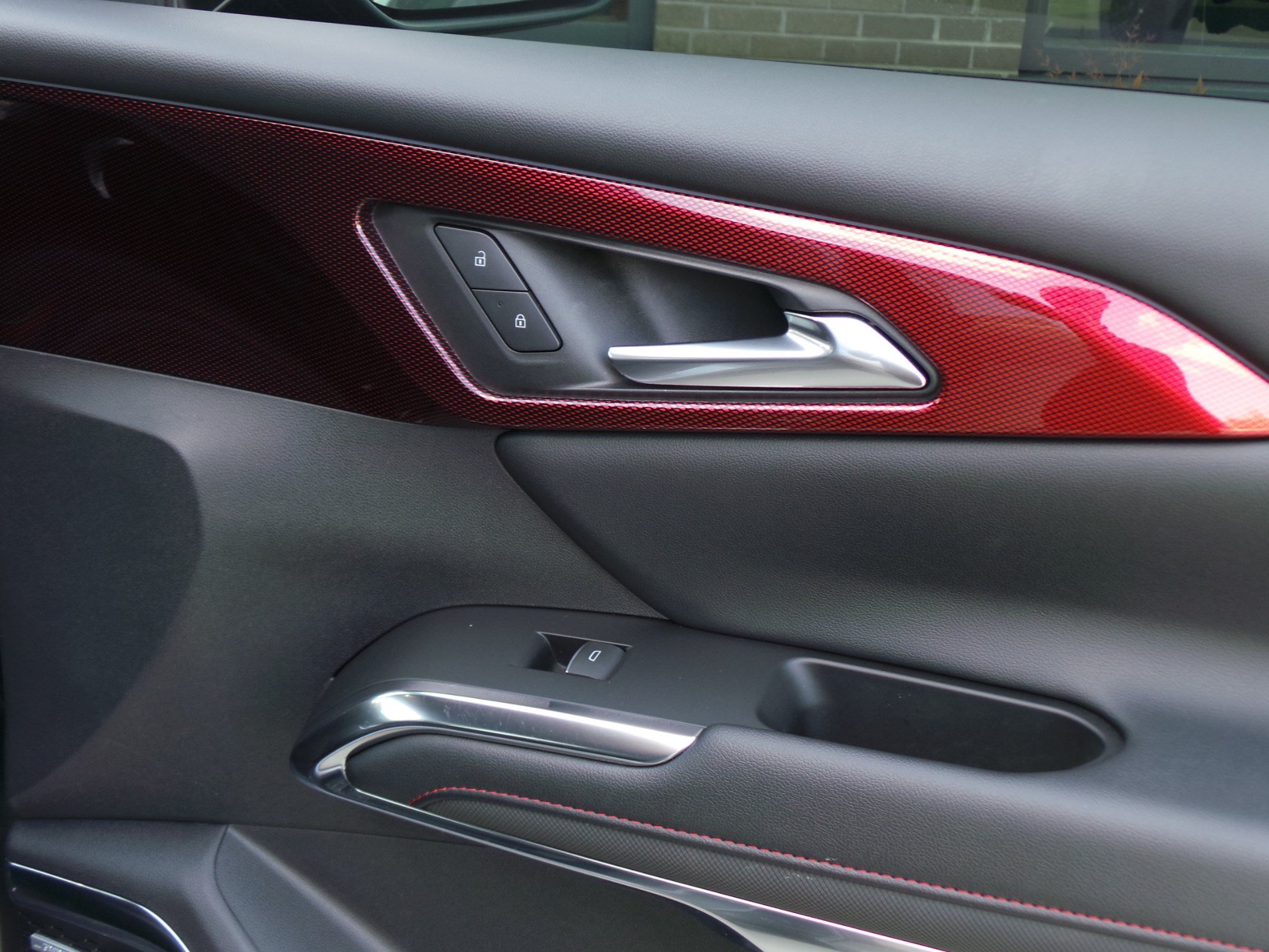 Used 2025 Chevrolet Traverse RS FWD image 42