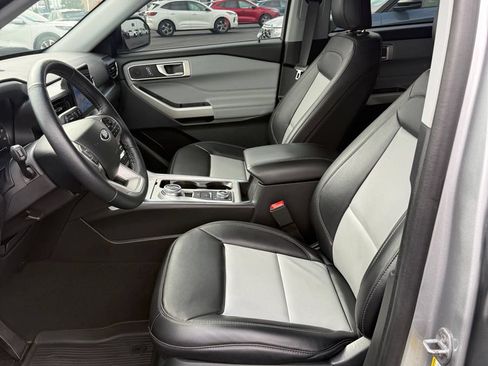 Used 2023 Ford Explorer XLT w/ Equipment Group 202A AWD/4WD image 14