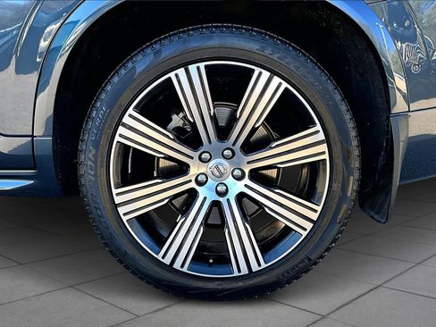 Used 2021 Volvo XC90 T8 Inscription w/ Lounge Package image 11