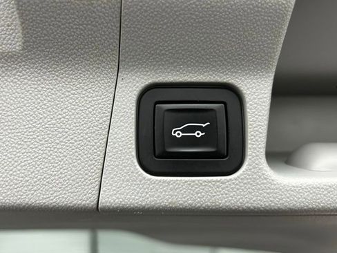 Used 2017 GMC Acadia SLE w/ Driver Alert Package I image 8