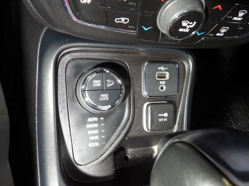 Used 2020 Jeep Compass Trailhawk AWD/4WD image 14