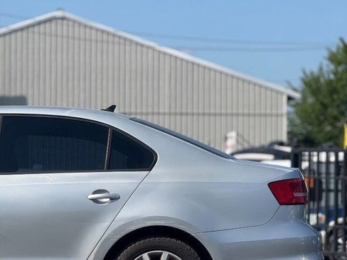 Used 2015 Volkswagen Jetta SE FWD image 16