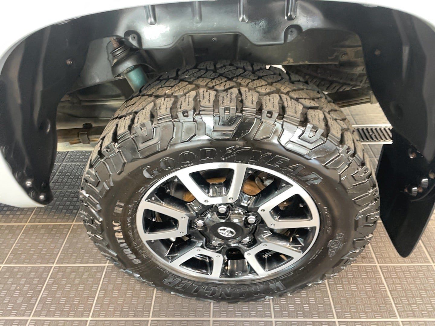 Used 2021 Toyota Tundra 4x4 CrewMax image 5