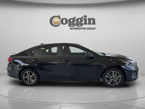 Used 2022 Kia Forte LXS FWD image 6