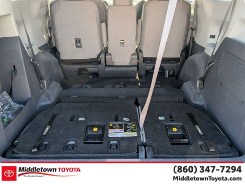 Used 2024 Toyota Sienna LE image 32