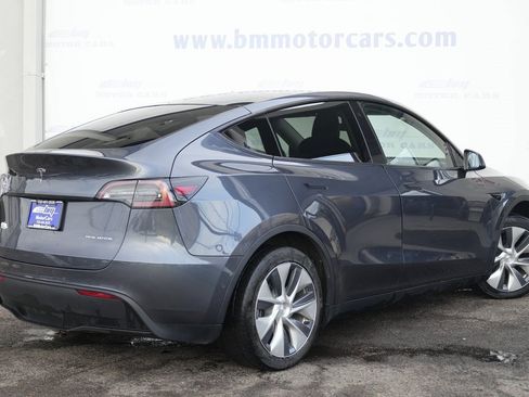 Used 2020 Tesla Model Y Long Range image 3