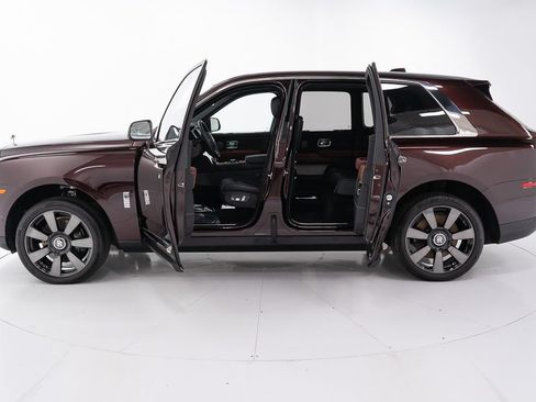 Certified 2023 Rolls-Royce Cullinan AWD/4WD image 9