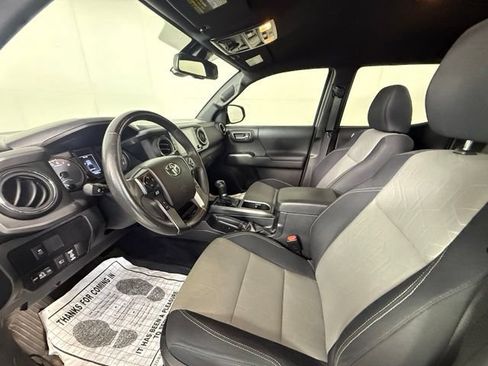 Used 2021 Toyota Tacoma TRD Off-Road w/ Technology Package AWD/4WD image 5
