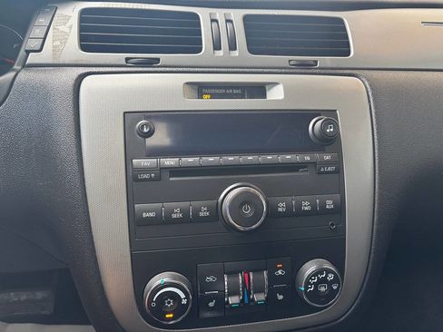 Used 2009 Chevrolet Impala SS w/ Convenience Package FWD image 28