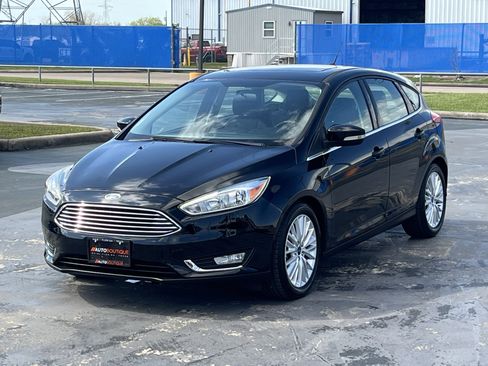 Used 2017 Ford Focus Titanium image 5