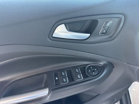Used 2018 Ford C-MAX SE image 22