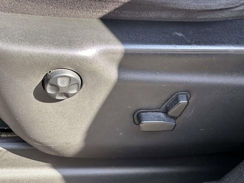 Used 2019 Jeep Grand Cherokee Laredo AWD/4WD image 17