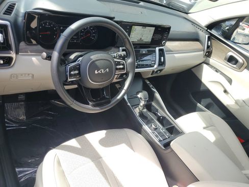 Used 2023 Kia Sorento S image 7