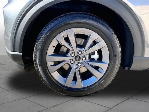 Used 2023 Ford Explorer XLT w/ Equipment Group 202A RWD image 13