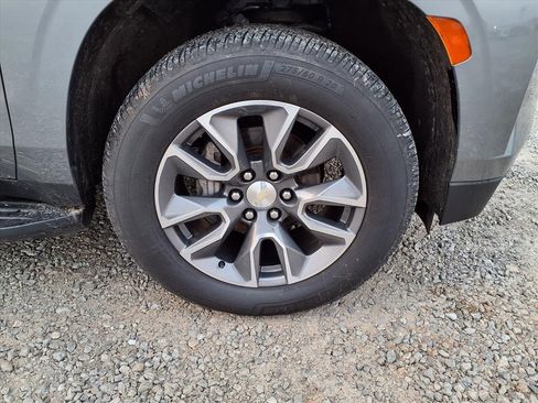 Used 2021 Chevrolet Suburban LT w/ LT Signature Package image 39