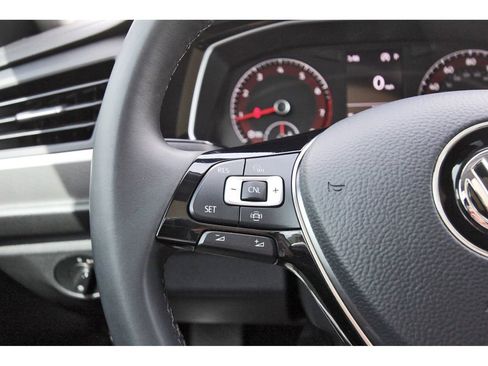 Used 2020 Volkswagen Jetta SE FWD image 19