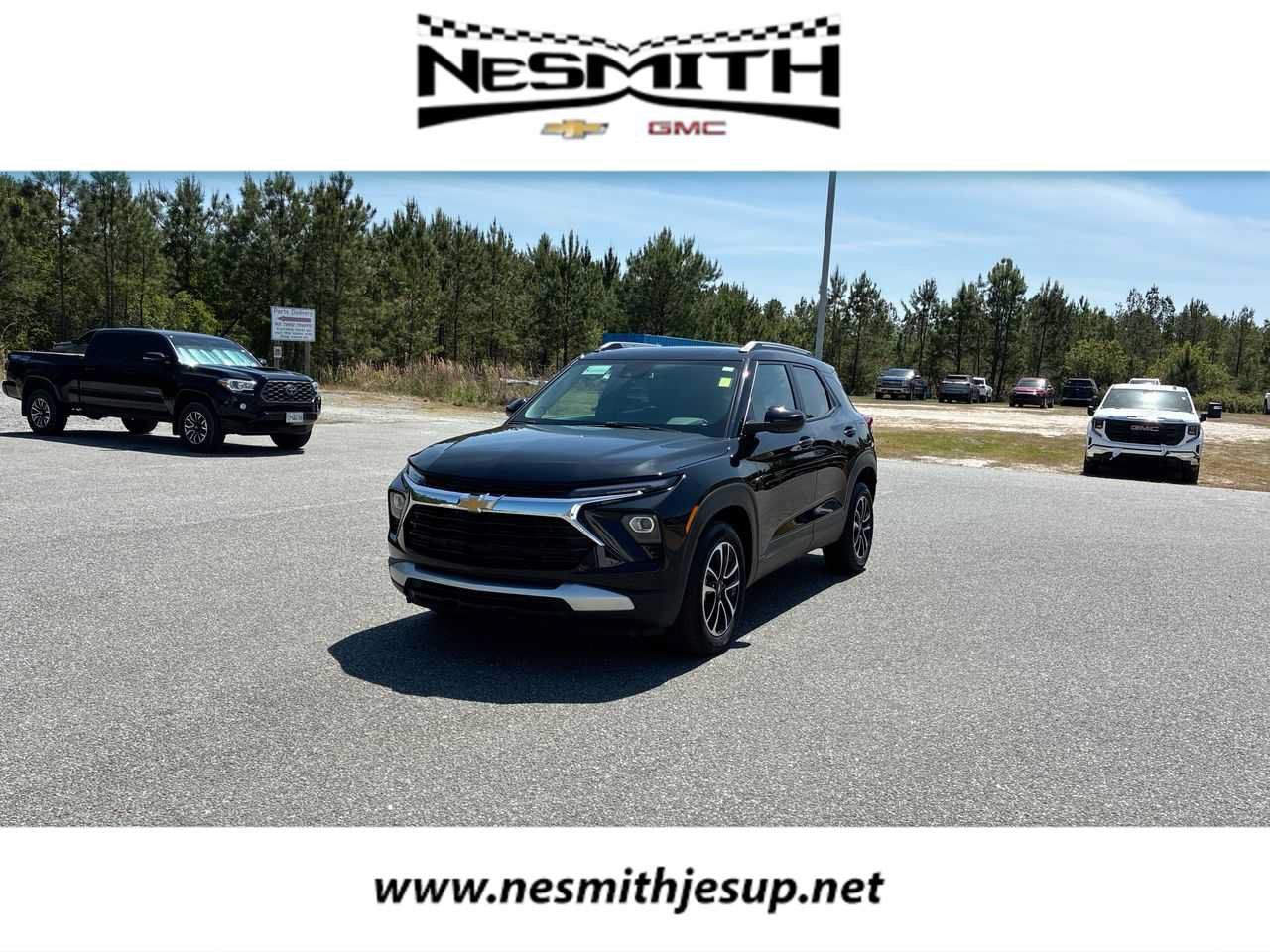 Used 2025 Chevrolet TrailBlazer LT FWD image 1