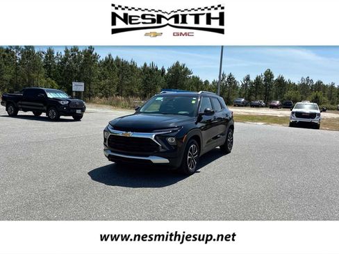 Used 2025 Chevrolet TrailBlazer LT FWD image 1