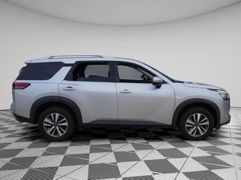 Used 2023 Nissan Pathfinder SL AWD/4WD image 8