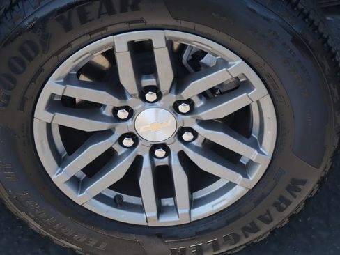 Used 2023 Chevrolet Colorado LT w/ LT Convenience Package RWD image 13