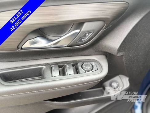 Used 2023 GMC Terrain SLE w/ Driver Convenience Package FWD image 13