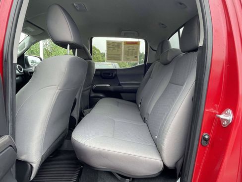 Used 2022 Toyota Tacoma SR5 RWD image 11