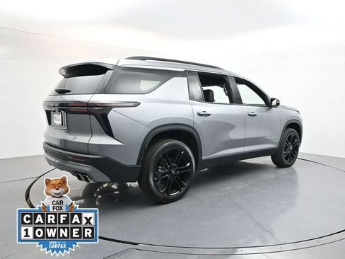 Used 2025 Chevrolet Traverse LT FWD image 8