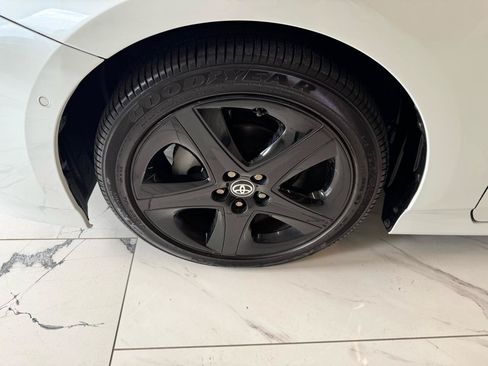 Used 2021 Toyota Prius FWD image 33