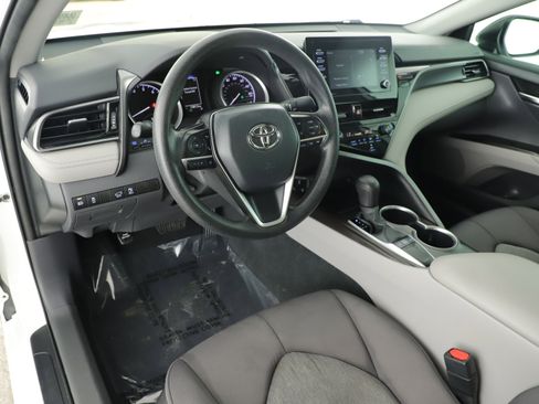 Used 2022 Toyota Camry LE FWD image 10