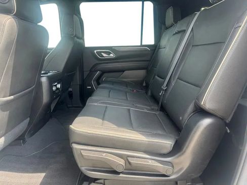Used 2023 GMC Yukon XL SLT AWD/4WD image 18