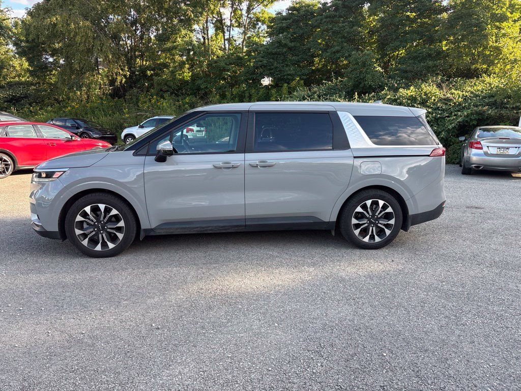 Certified 2024 Kia Carnival EX FWD image 4