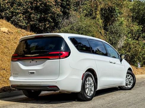 Used 2026 Chrysler Pacifica Select FWD image 22