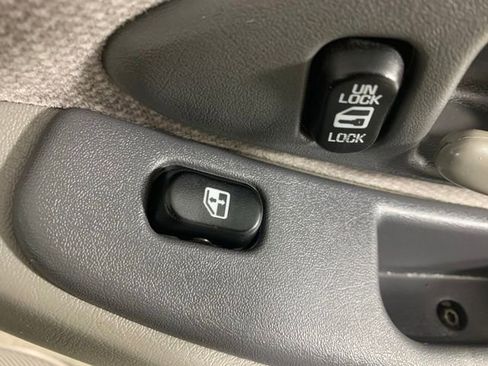 Used 2001 Chevrolet Lumina w/ Preferred Equipment Group FWD image 26