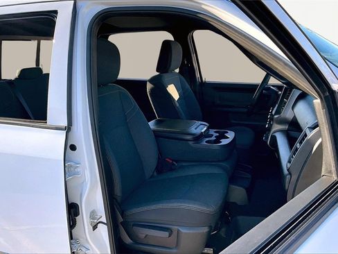 Used 2024 RAM 2500 Tradesman w/ Chrome Appearance Group image 7