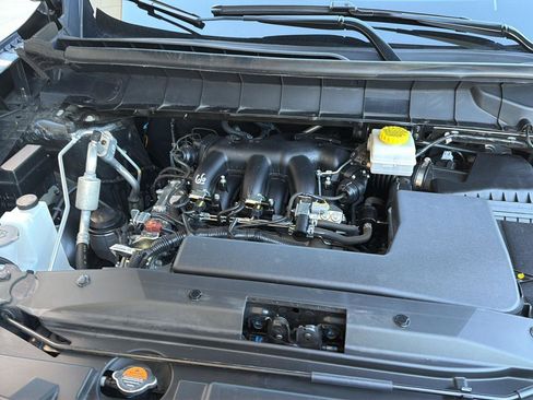 Used 2025 Nissan Pathfinder SV FWD image 36