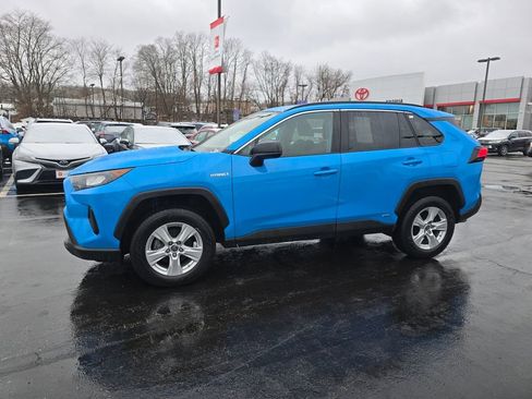 Used 2021 Toyota RAV4 LE image 3