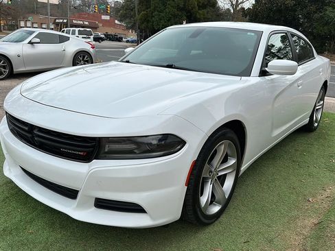 Used 2020 Dodge Charger SXT image 3