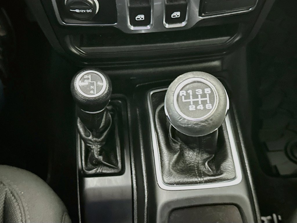 Used 2021 Jeep Wrangler Sport AWD/4WD image 16