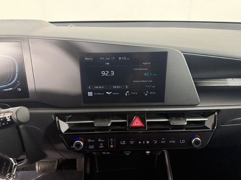 Used 2026 Kia Niro LX FWD image 18