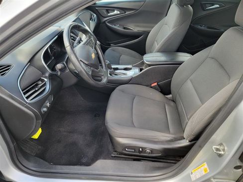 Used 2017 Chevrolet Malibu LT w/ Driver Confidence Package image 8